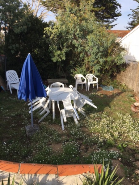 partie-du-jardin-et-mobilier-d-exterieur-reserves-exclusivement-a-la-location-6817887