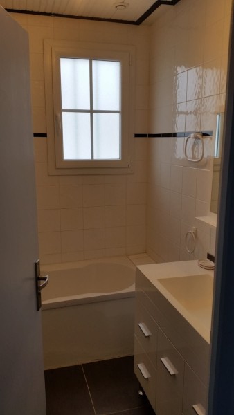 salle-de-bain-lavabo-et-baignoire-6817886